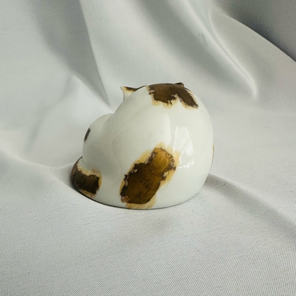 Kutani Nemuri-neko Sleeping Cat Figurine Porcelain Japanese Hand Painted - Picture 5 of 6